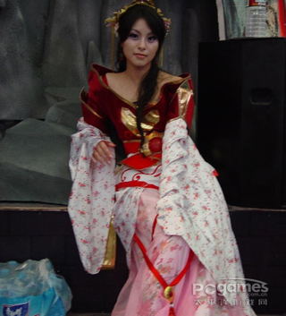Illustration for article titled The Companions And Cosplayers Of ChinaJoy 2010